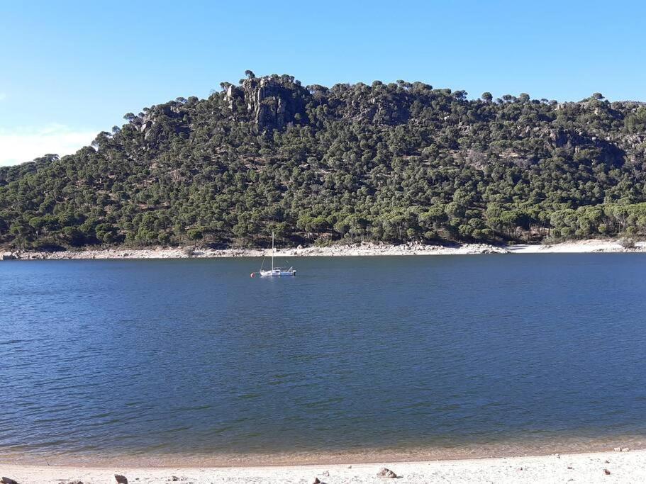 Acogedor Apartamento Con Bellas Vistas Al Embalse San Martin de Valdeiglesias Bagian luar foto